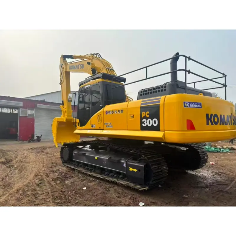 Оригинальный подержанный экскаватор Komatsu PC300 и мощный двигатель.