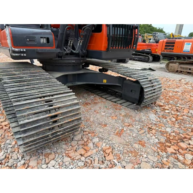 Escavadeira de esteiras Doosan 225LCA usada, modelo 90%, em ótimo estado.