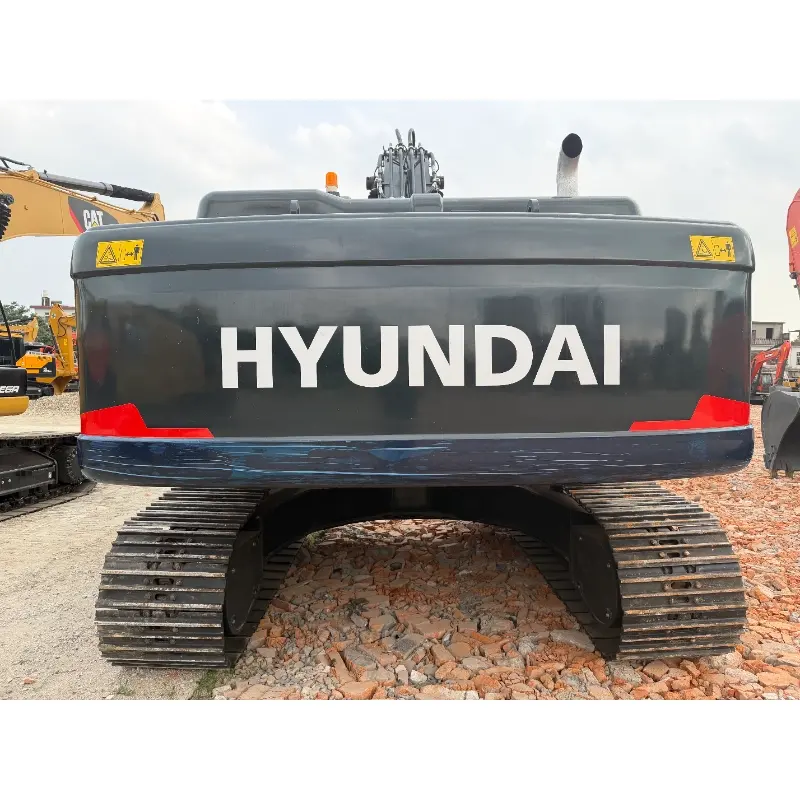 Excavadora Hyundai 305LC-9T usada, modelo 90%, en estado original, con pocas horas de uso.