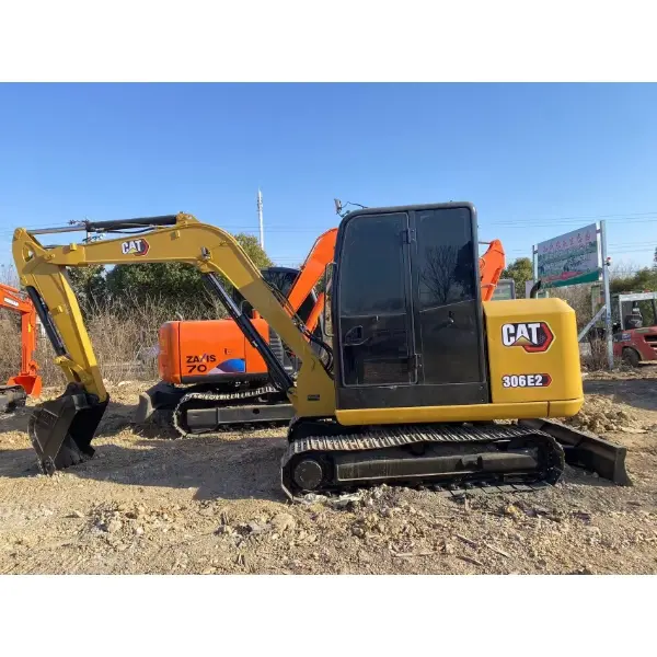 Caterpillar CAT 306e 2023, novo, de boa qualidade e com poucas horas de uso, à venda