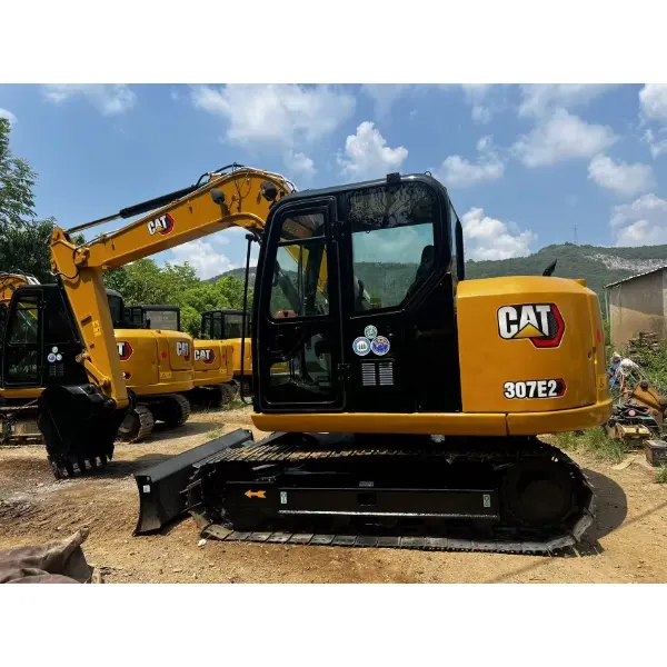 Новый мини-экскаватор Caterpillar 307E2 с небольшим количеством моточасов на продажу
