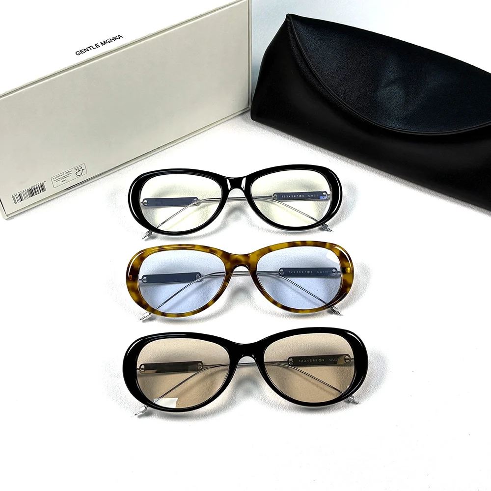 إطارات نظارات على شكل فراشة