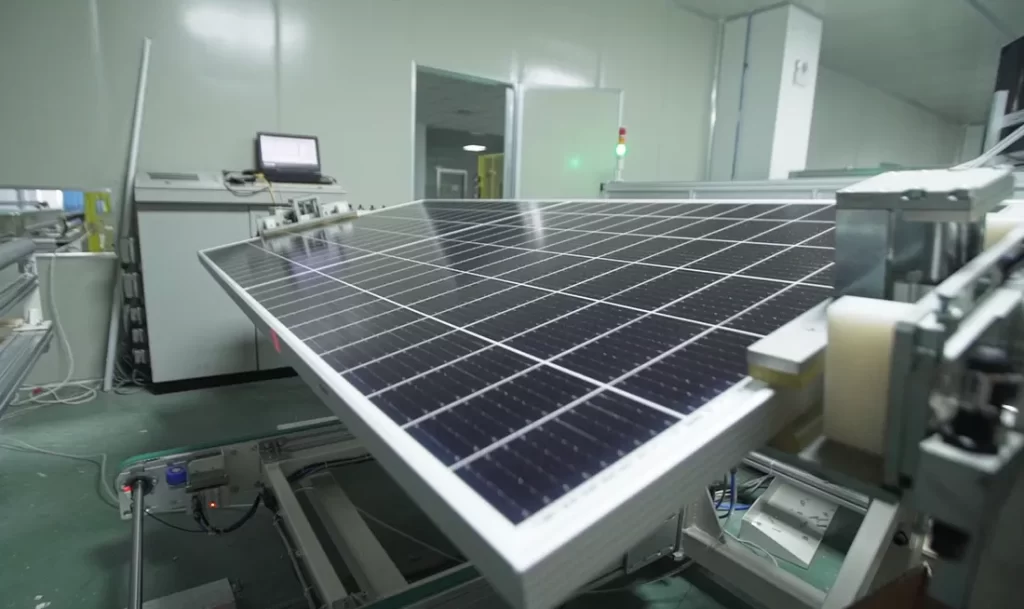 processus de fabrication de panneaux solaires