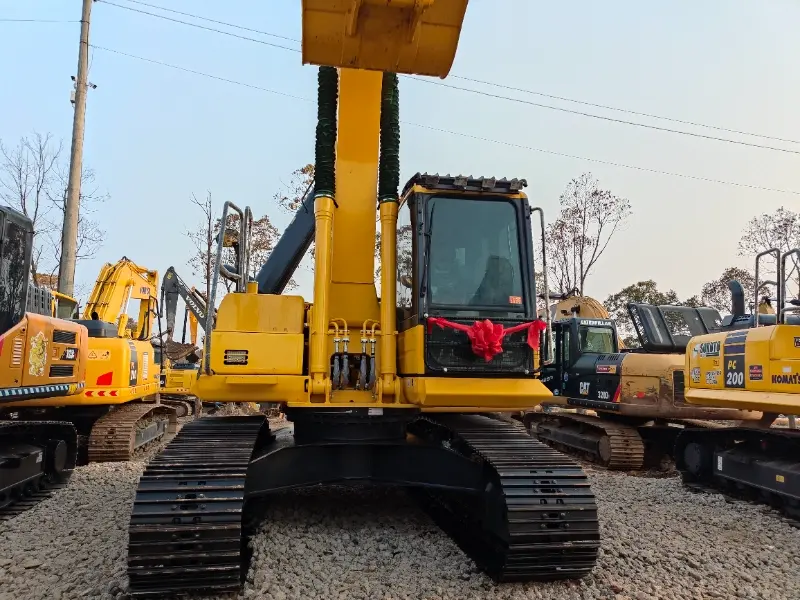 Used Komatsu PC200 excavators Crawler excavators Frontal appearance