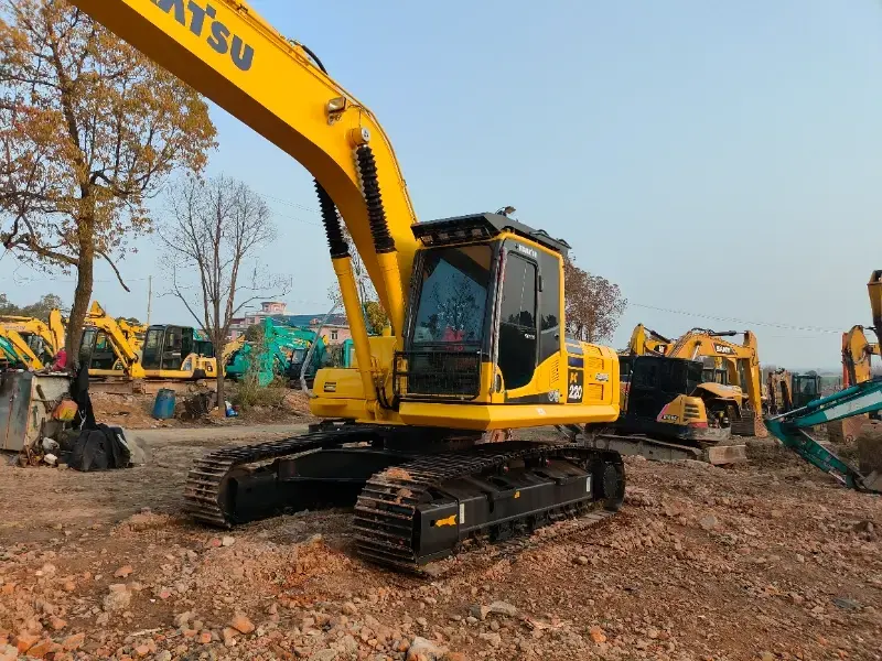 Used Komatsu PC220 excavators Crawler excavators Overall appearance