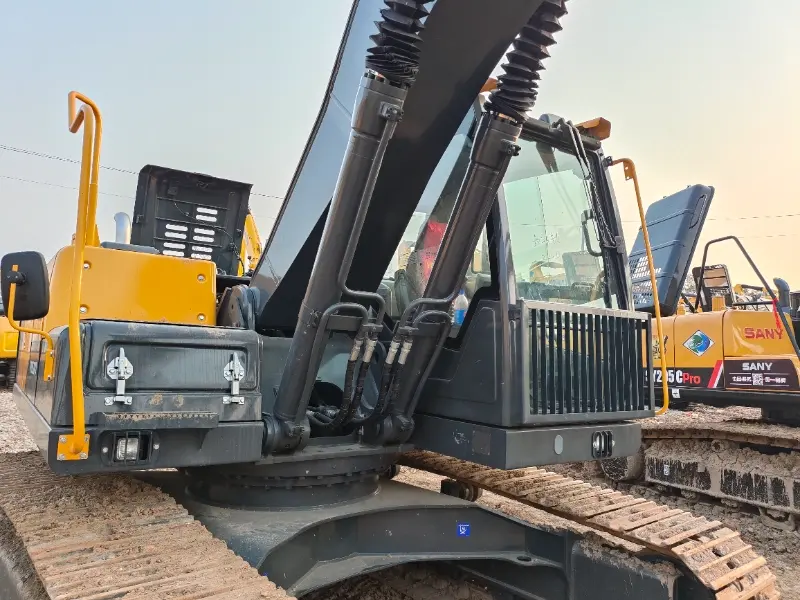 Used Volvo EC220DL excavator Frontal appearance
