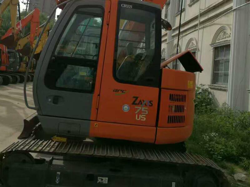 Bekas Penggali Mini 7 Ton Ekskavator Perayap Hitachi ZX75 Asli