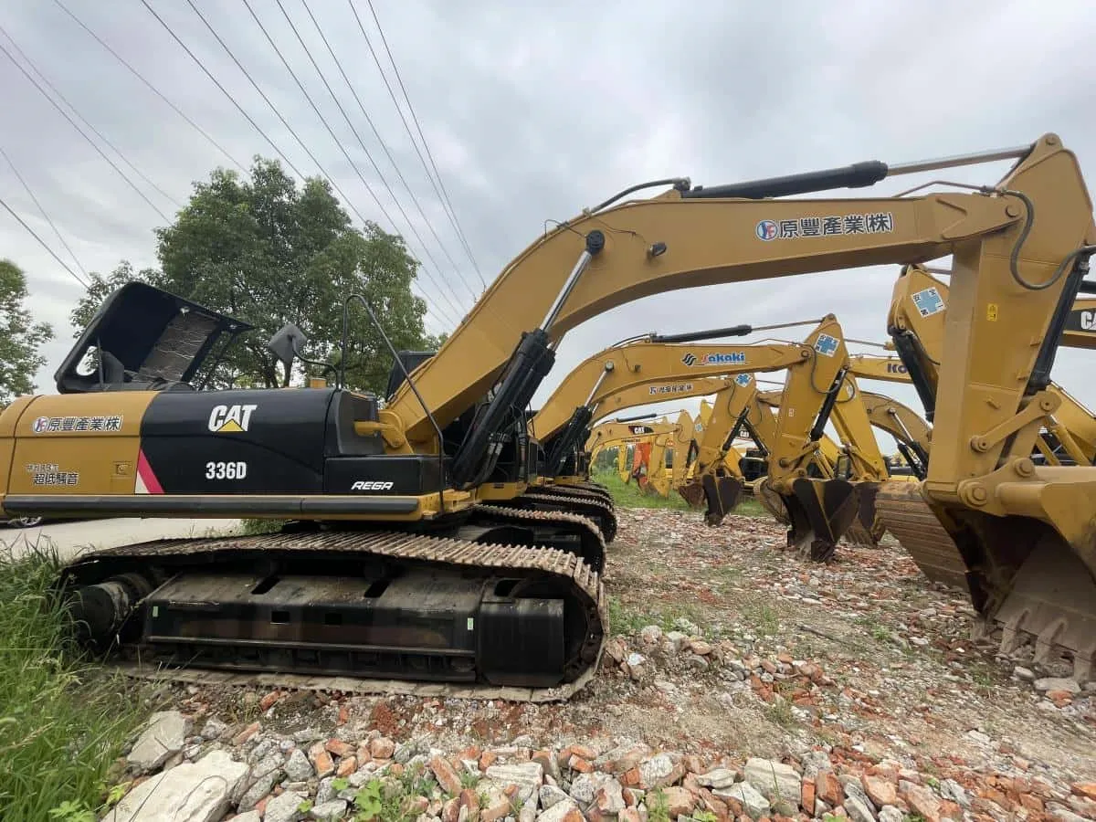 Máquina excavadora hidráulica sobre orugas Caterpillar 336D usada