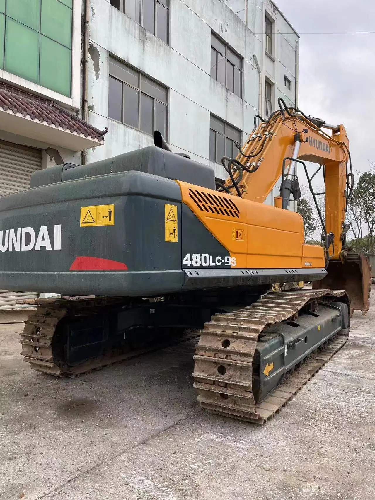 Ekskavator Hyundai R275VS bekas dengan harga murah