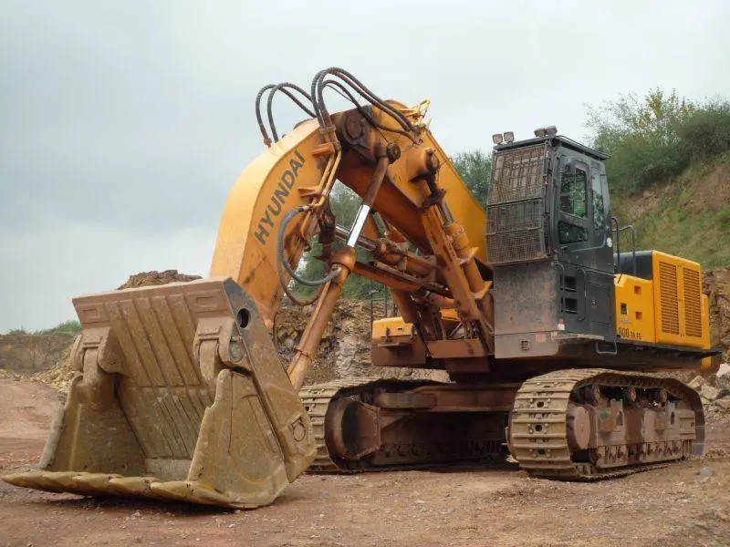 Máquina excavadora Hyundai R200-9 usada