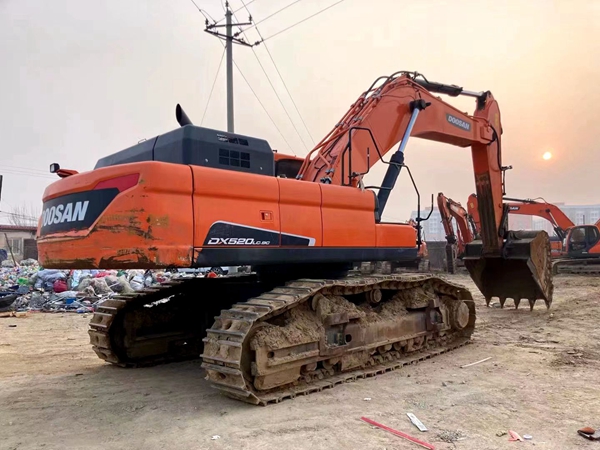 Excavadora Doosan DX520LC-9C usada del año 2020