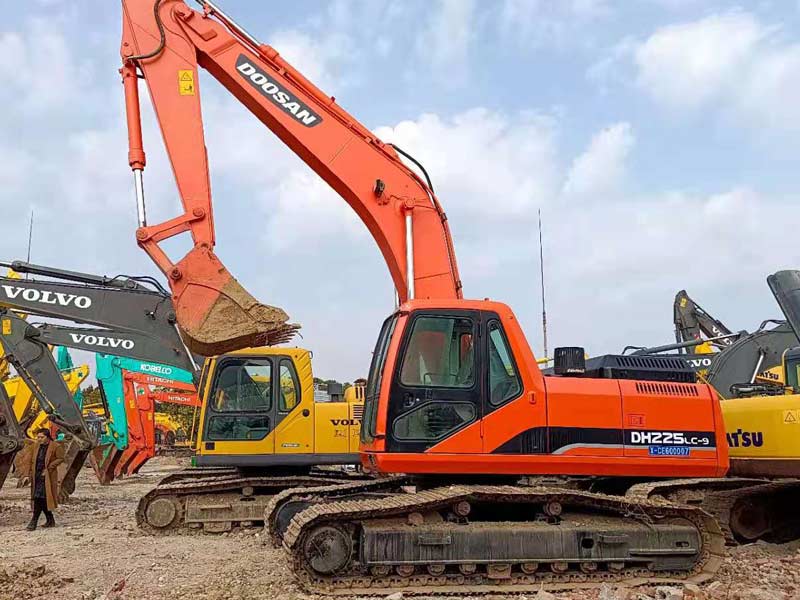 حفارة زاحفة مستعملة من نوع Doosan DH22LC5-9