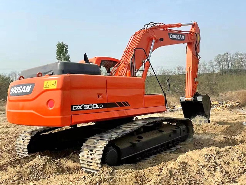 Pelle Doosan DX300LC d'occasion, offre spéciale