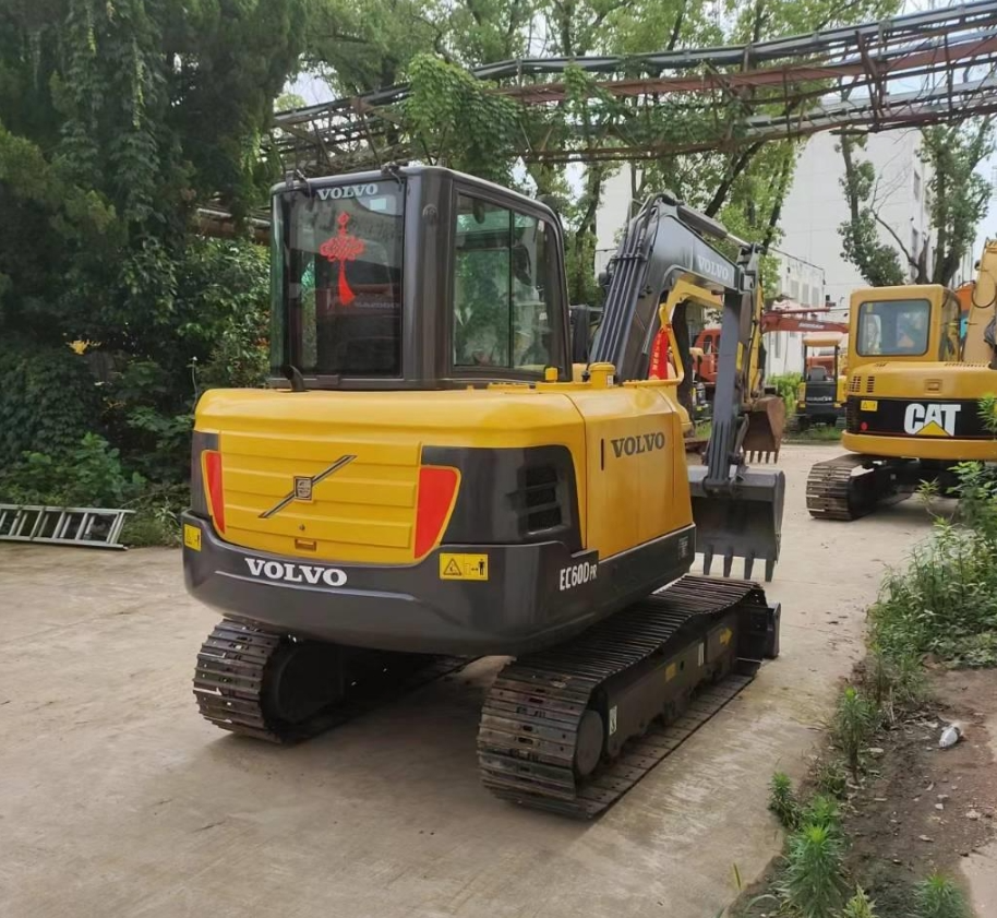 Ekskavator Volvo EC60D pro bekas mini ekskavator perayap 6 ton