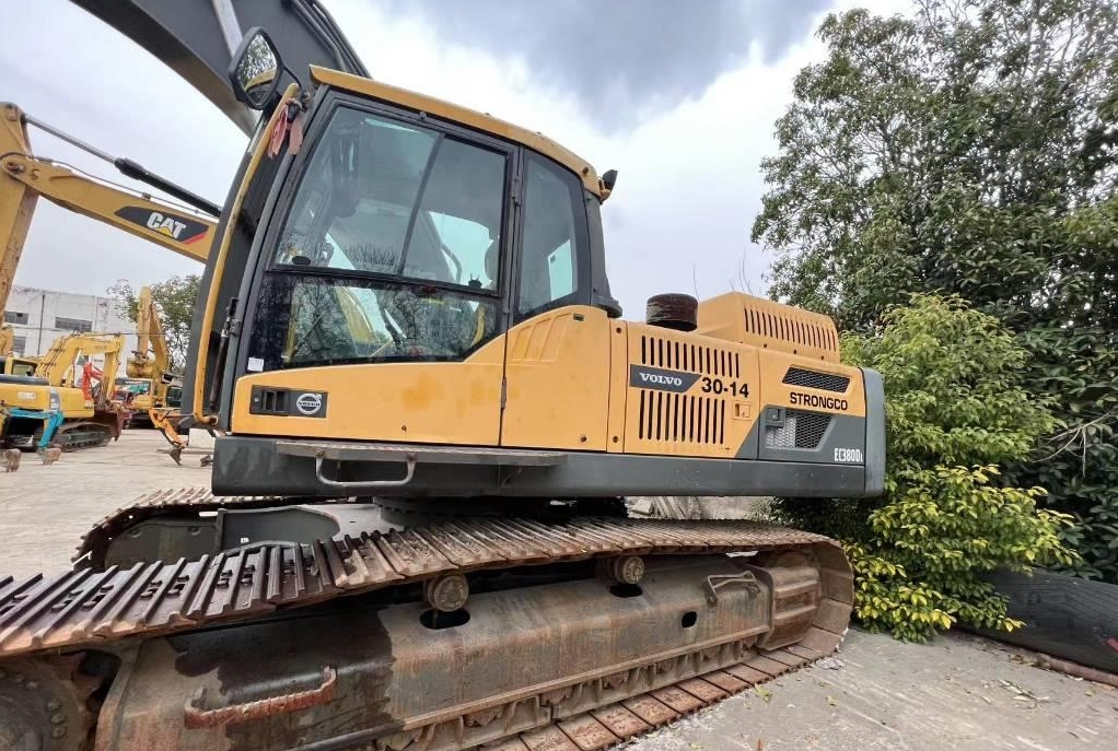 Весь б/у гусеничный экскаватор Volvo EC380Dl