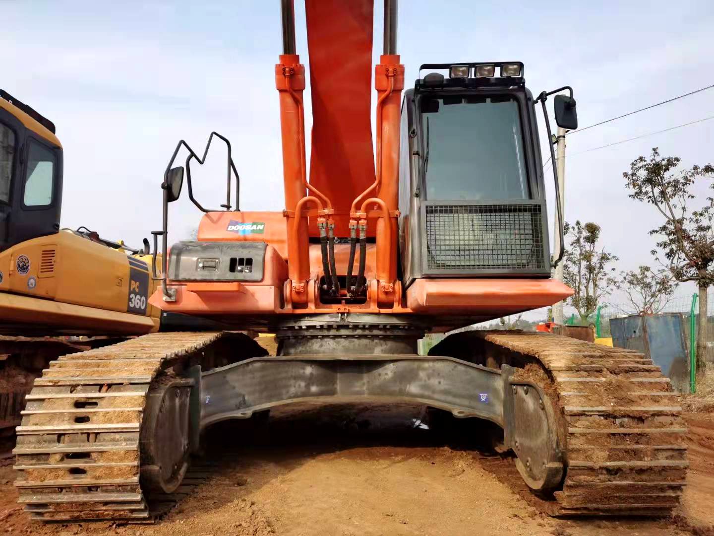 الحفار الهيدروليكي الأصلي Doosan dx380 مستعمل