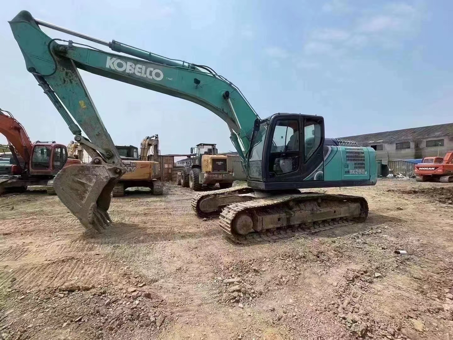 Excavadora de orugas Kobelco SK260 usada con precio barato