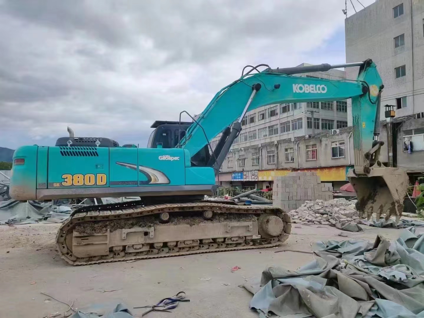 Excavadora de orugas Kobelco SK380D usada a precio barato