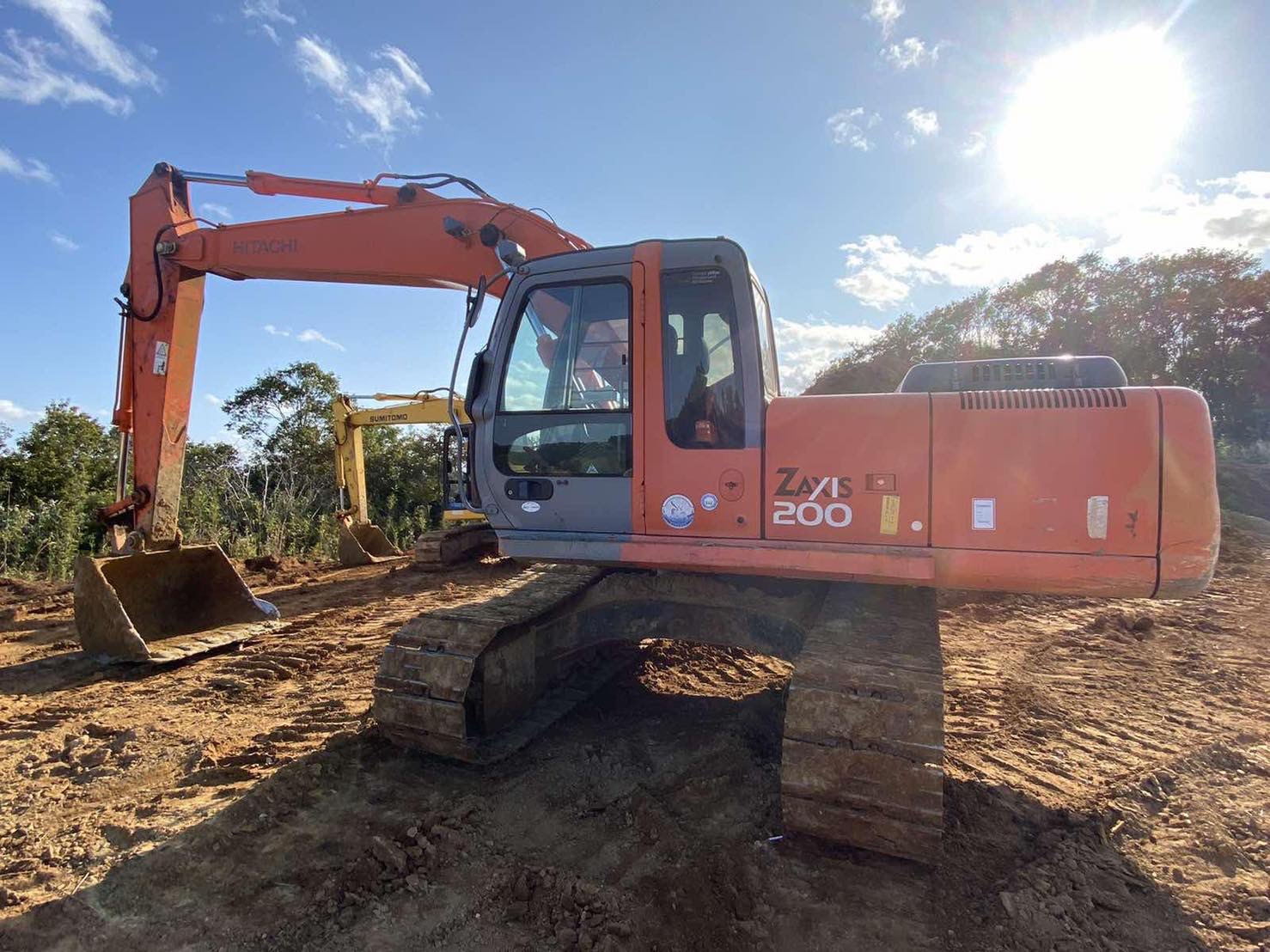 Excavadora de orugas Hitachi ZX200 usada original en Japón