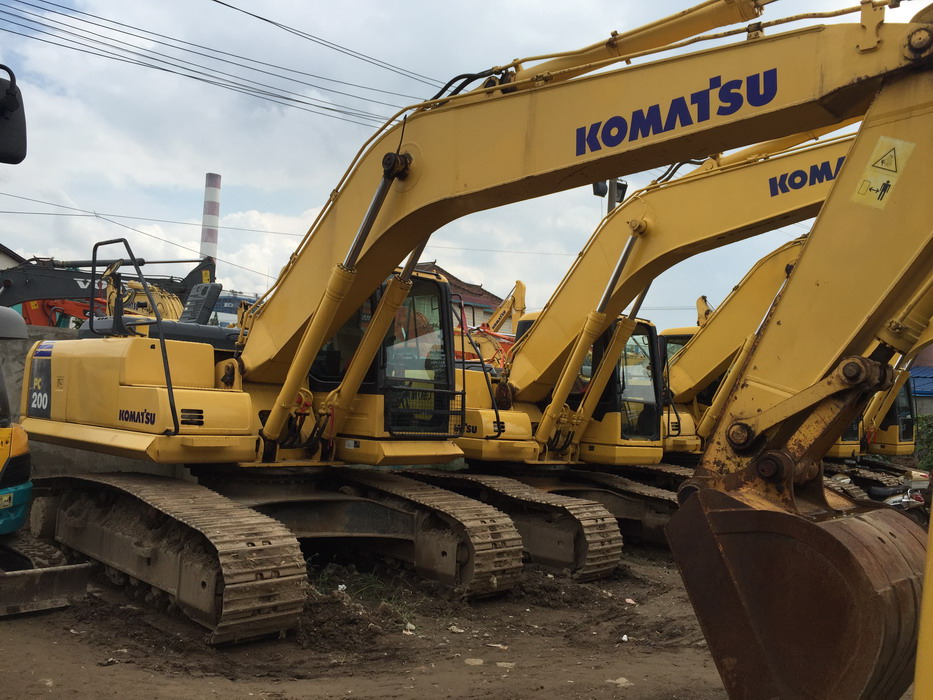 Оптовая продажа подержанных японских экскаваторов Komatsu PC200-8