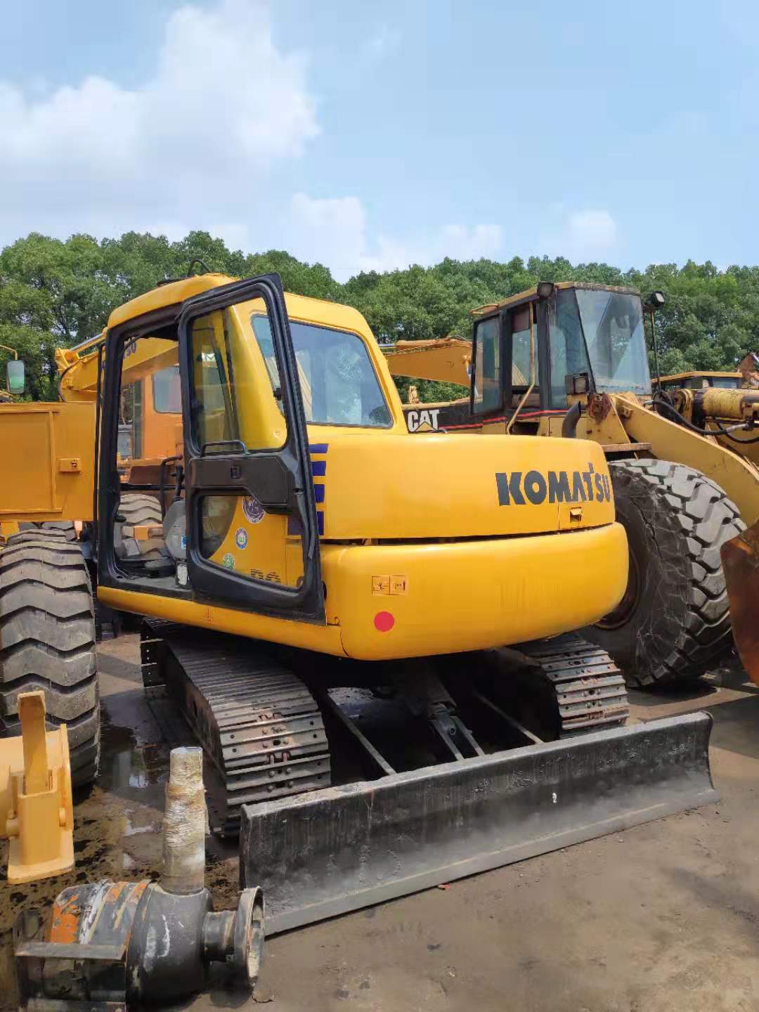 Япония использует мини-экскаваторы Komatsu PC60 экскаватор