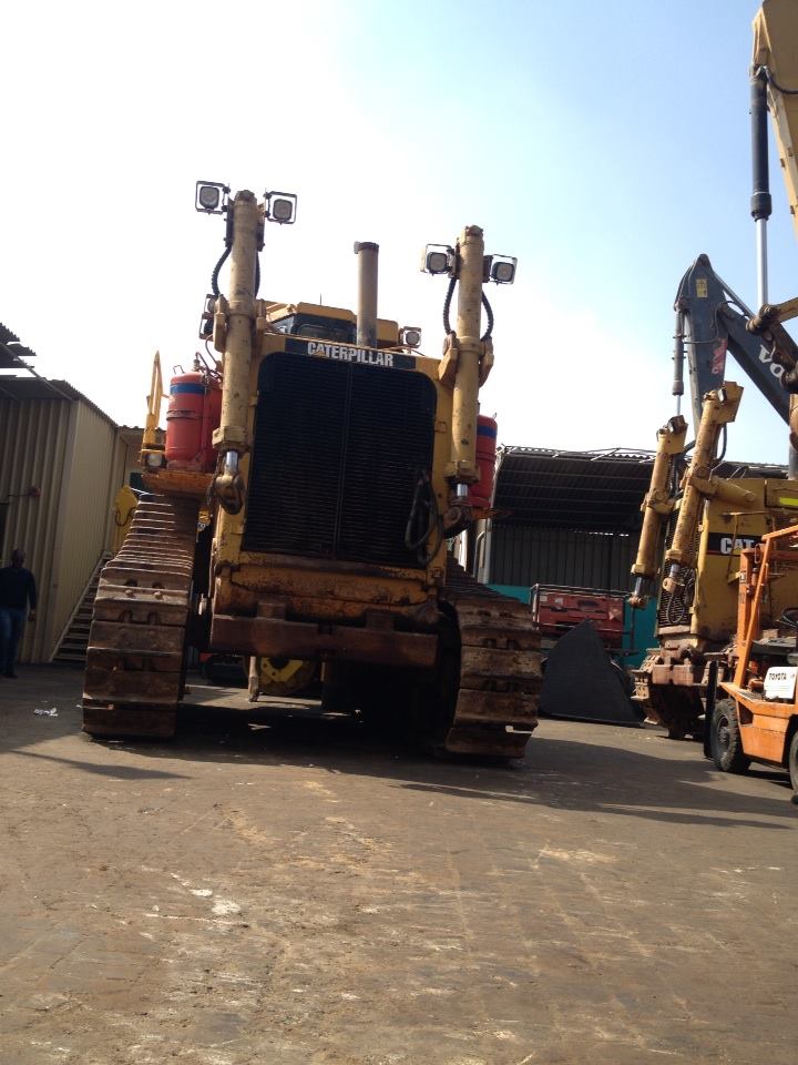 Bulldozer CatD10R Bekas Asli dengan Harga Murah