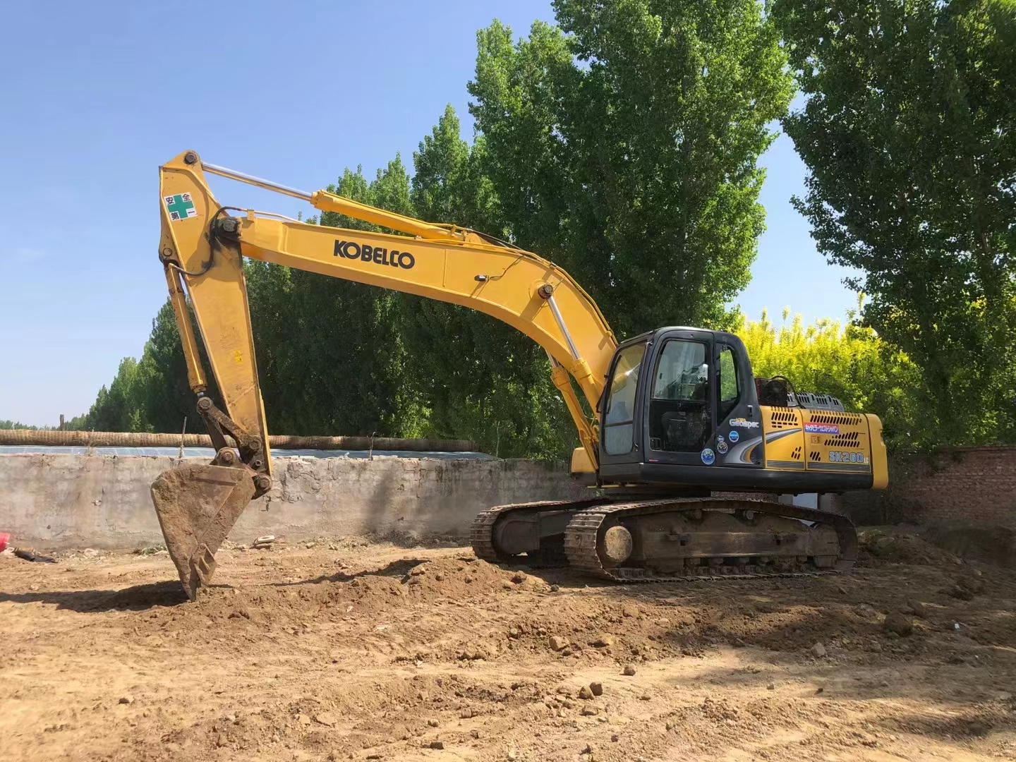 حفارة هيدروليكية مجنزرة Kobelco SK260 مستعملة رخيصة