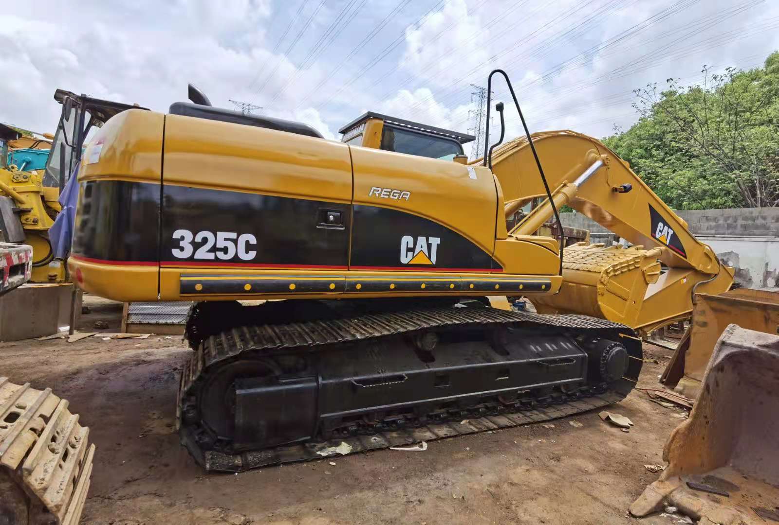 Used Japan CAT325C Crawler Excavator with EPA