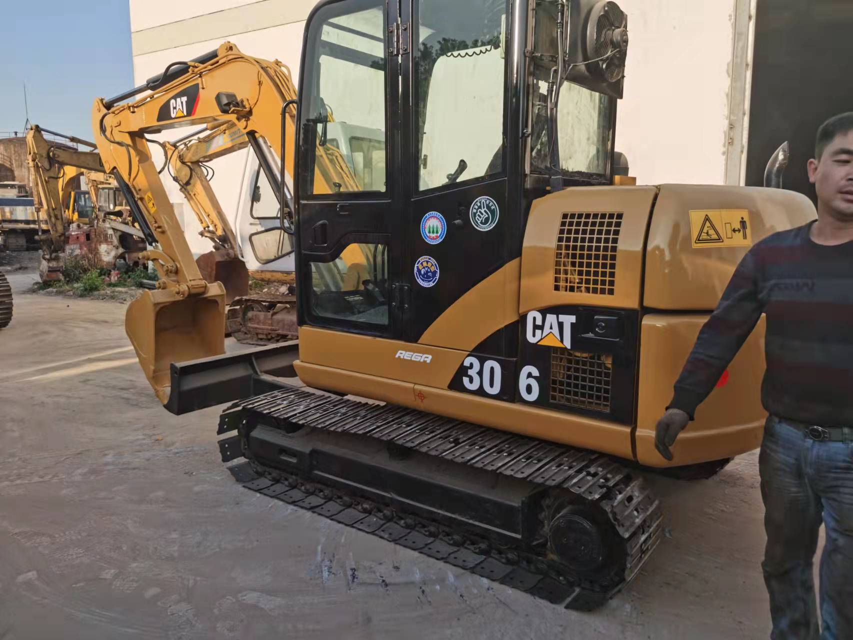 Miniexcavadora japonesa CAT306 usada original con EPA