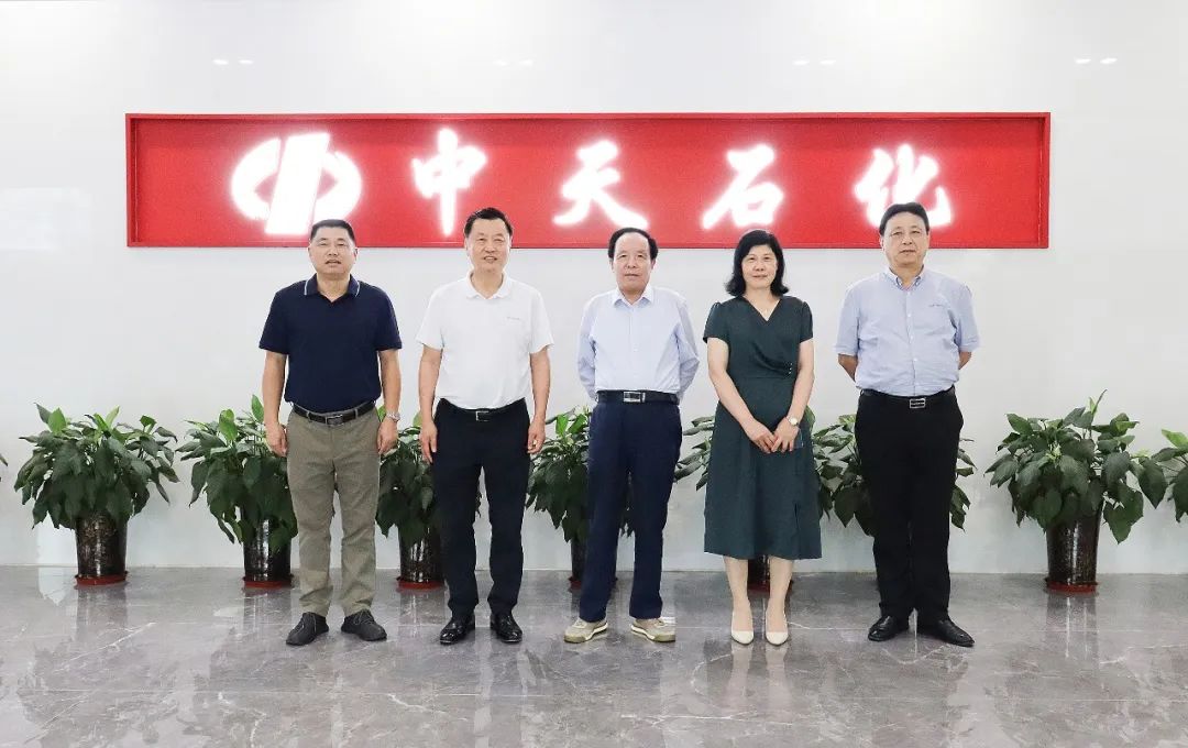 Li Degao, vice-président exécutif de l'Institut national chinois de conception et de recherche du groupe de camions lourds, a visité et échangé avec notre société
