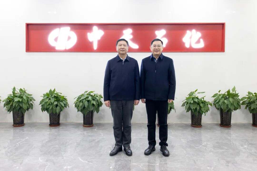 Мэр уезда Сусон посетил научно-исследовательский институт нефтехимической промышленности Чжунтянь в Хэфэе