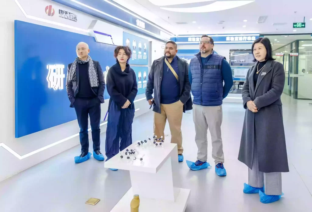 hongtian Smart Lubrication System dashboard displaying real-time IoT monitoring and predictive maintenance data for industrial equipment.