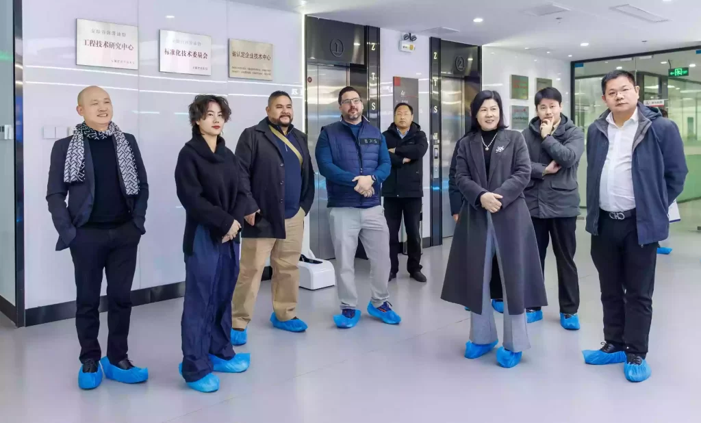 Packaging of Zhongtian CNG Diesel Engine Oil designed for Mexico's high-temperature climate and long oil change intervals.