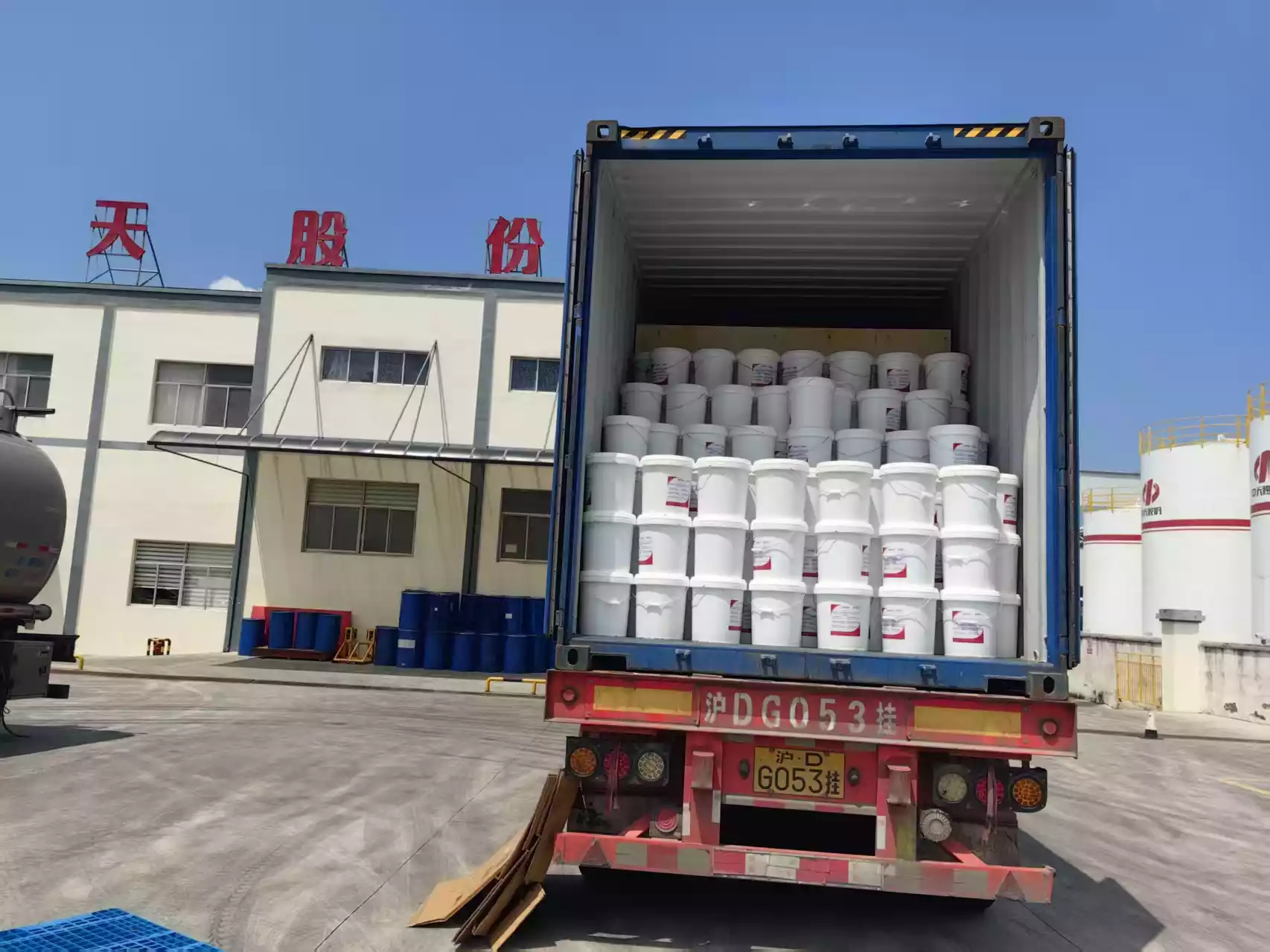Un seul envoi d'essai en conteneur 40HQ peut-il valider un fournisseur chinois de lubrifiants pour la Colombie ?