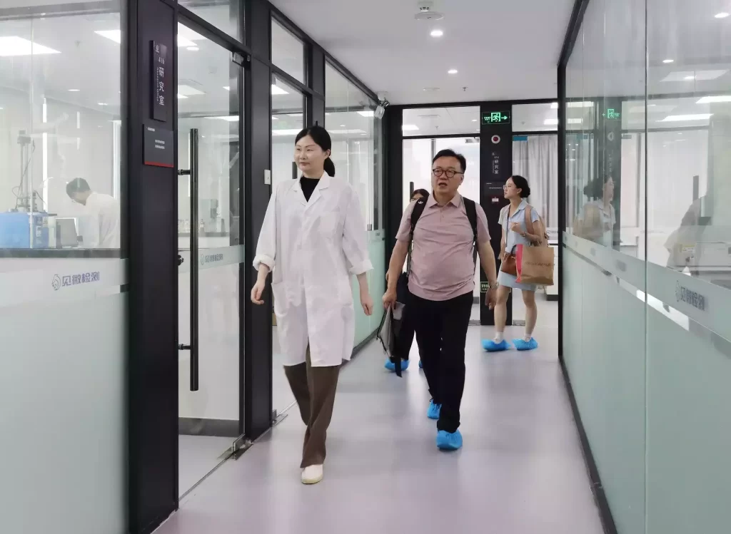 Laboratorio del centro de I+D petroquímico de Zhongtian para el desarrollo de formulaciones de PFPE y grasa de litio.