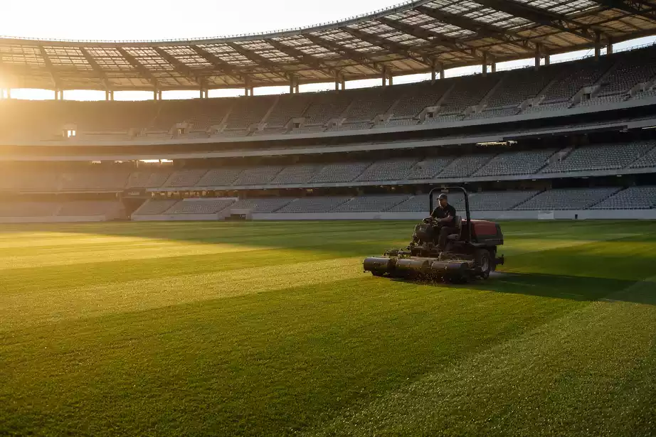 Lubrification du terrain de la Coupe du monde : qu’est-ce qui fait fonctionner les tondeuses et les aérateurs ?
