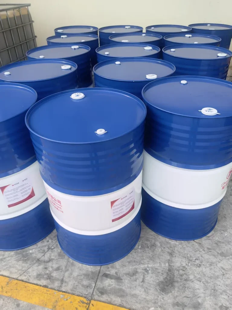Blue and white 200 L steel drums of Zhongtian lubricating oil standing on a warehouse floor